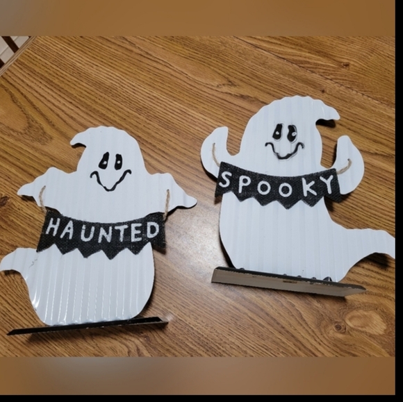 Set of 2 Halloween Ghost Metal Tin Signs, HAUNTED and SPOOKY decor - Picture 1 of 5